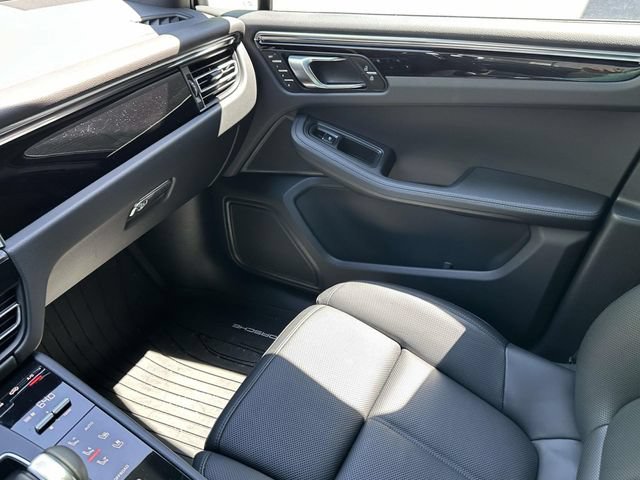 Used 2026 Porsche Macan AWD/4WD image 30