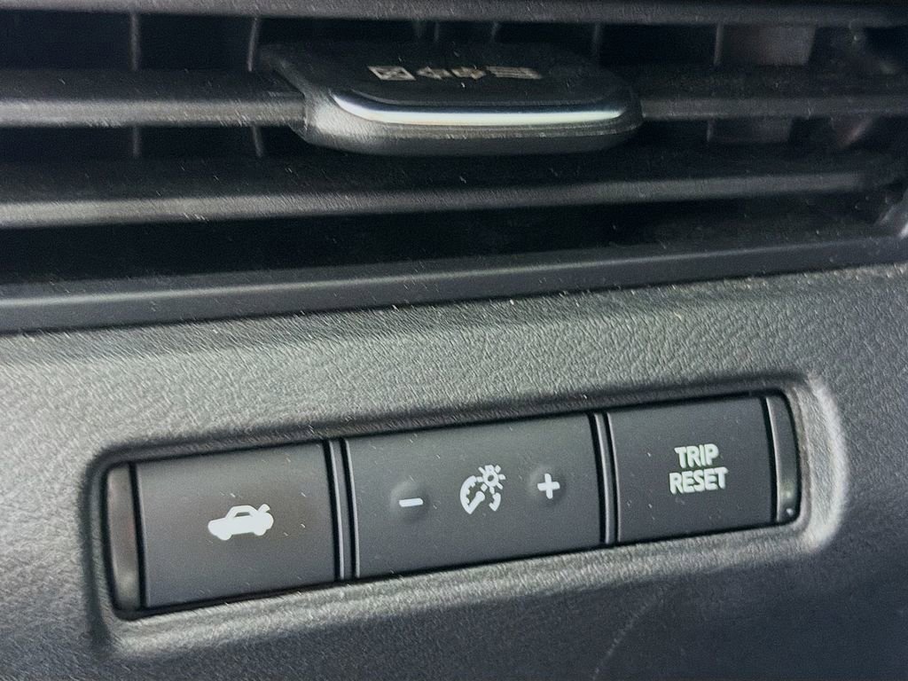Used 2024 Nissan Altima 2.5 SV FWD image 12