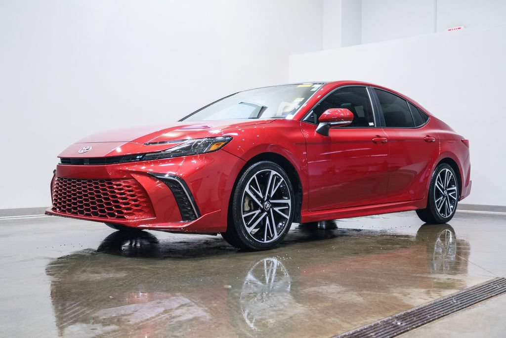 Used 2025 Toyota Camry XSE FWD image 3