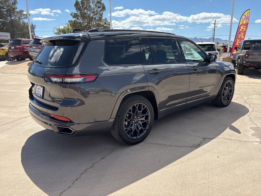 Used 2023 Jeep Grand Cherokee L Summit AWD/4WD image 5