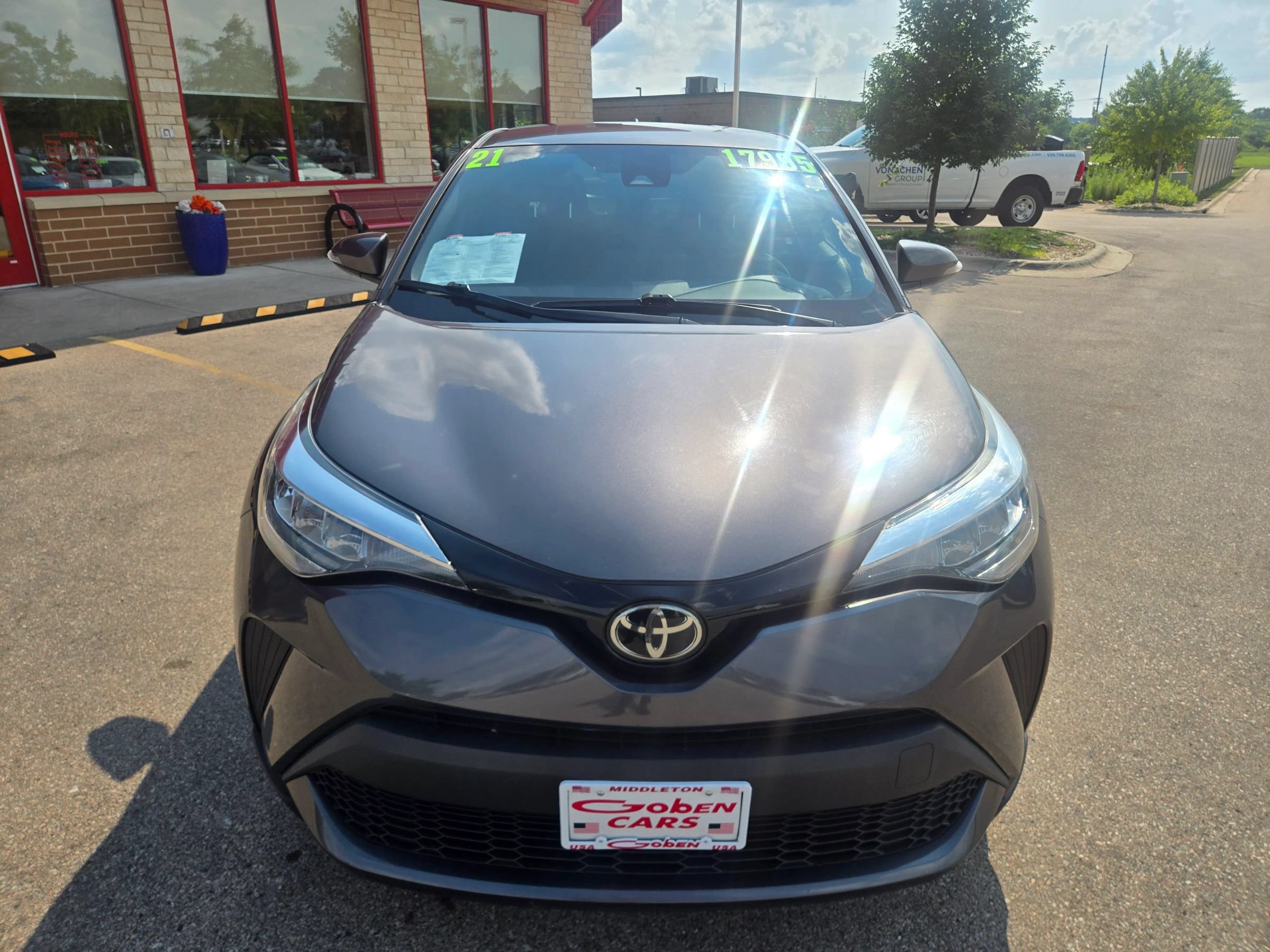 Used 2021 Toyota C-HR XLE FWD image 2