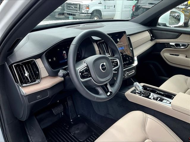 Used 2025 Volvo XC90 B6 Plus image 14