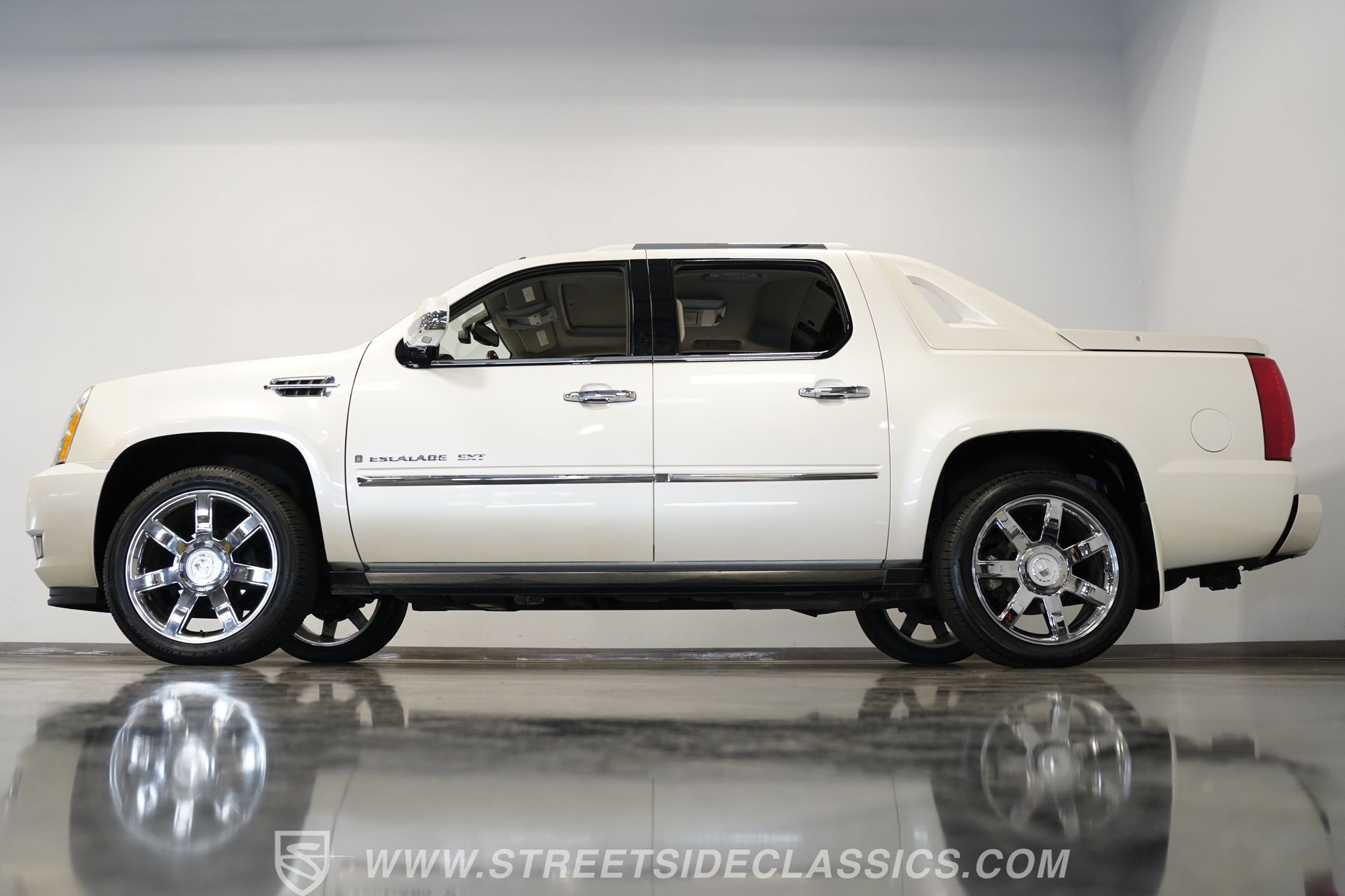 Used 2009 Cadillac Escalade EXT image 8