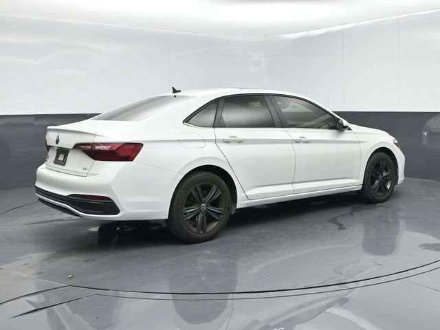 Used 2024 Volkswagen Jetta SE FWD image 8