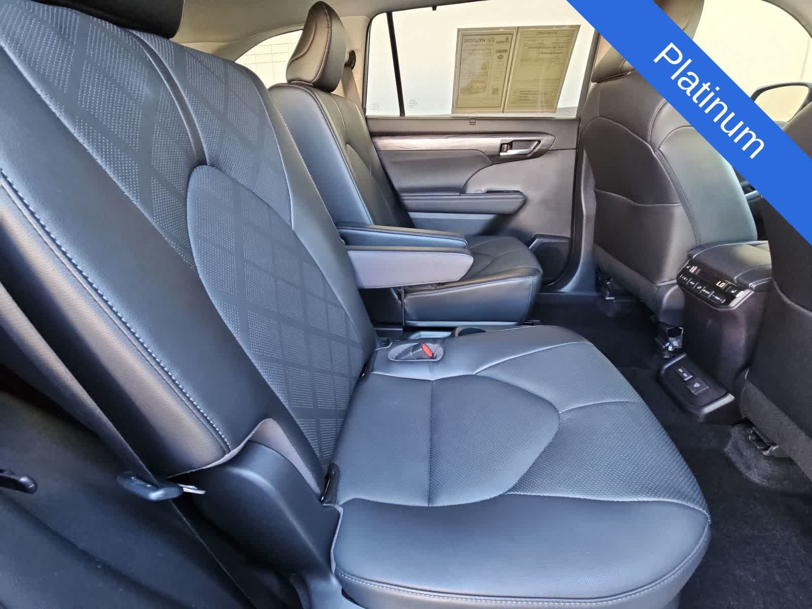 Used 2023 Toyota Highlander Platinum FWD image 17