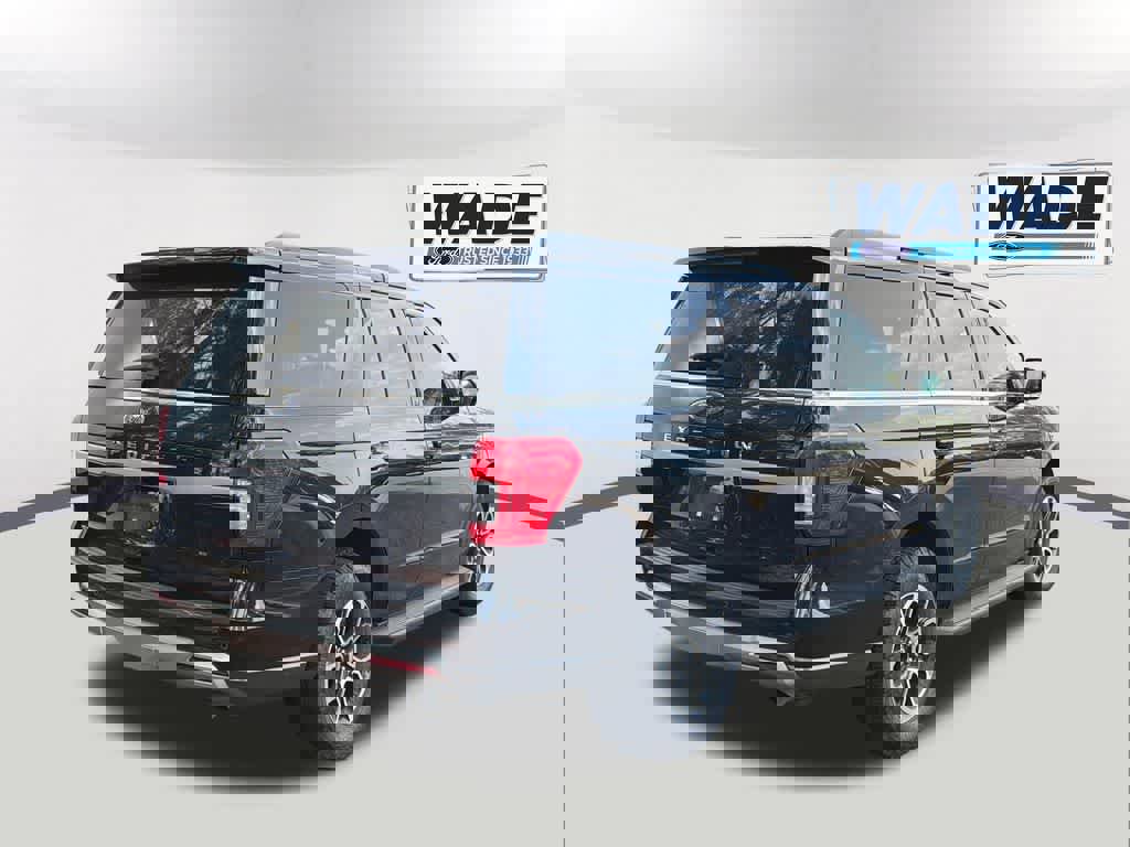 Used 2024 Ford Expedition XLT AWD/4WD image 5