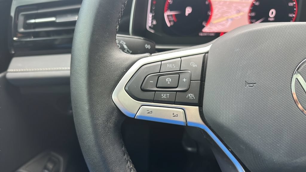 Certified 2025 Volkswagen Jetta SEL FWD image 21