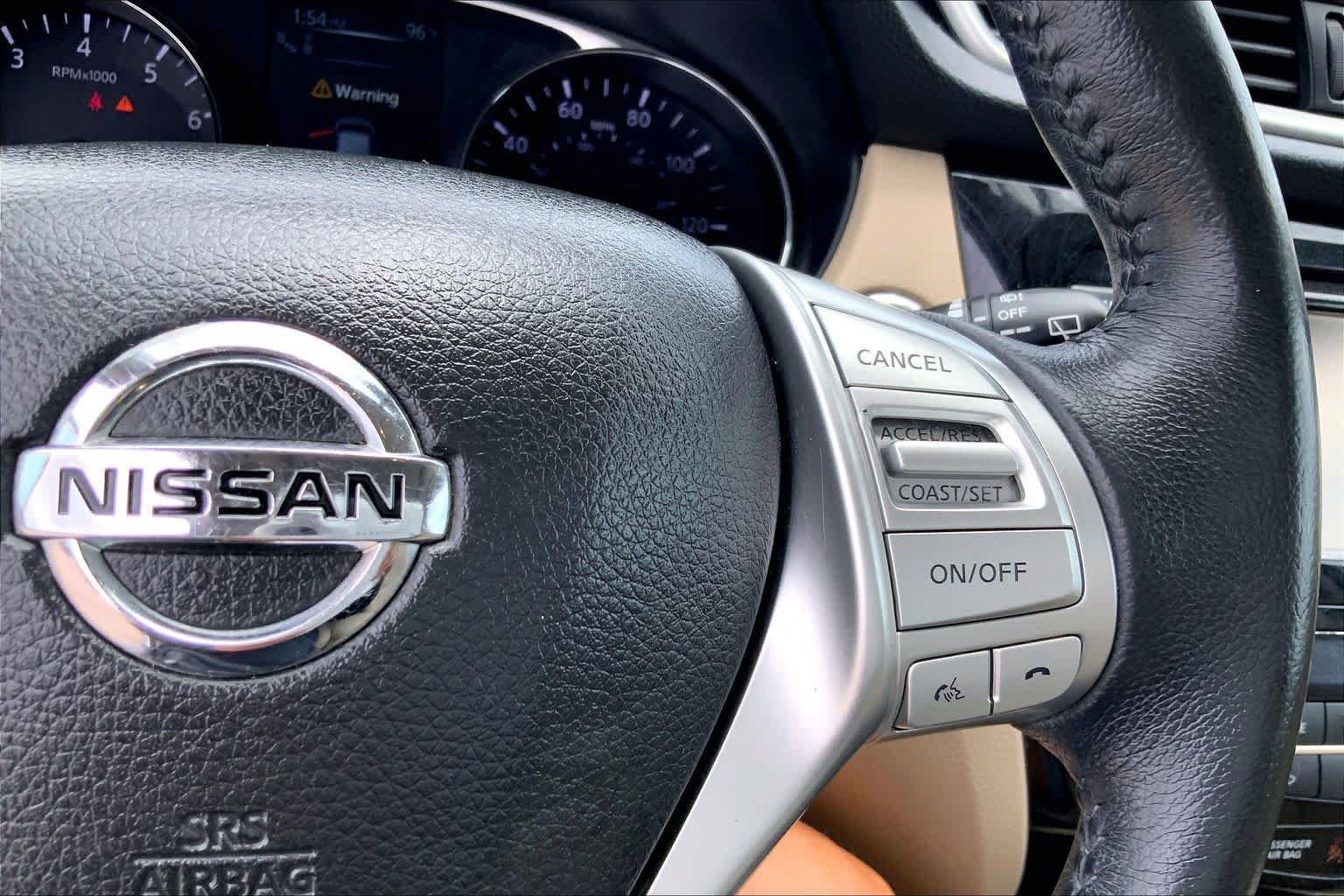 Used 2016 Nissan Rogue SL w/ SL Premium Package FWD image 25