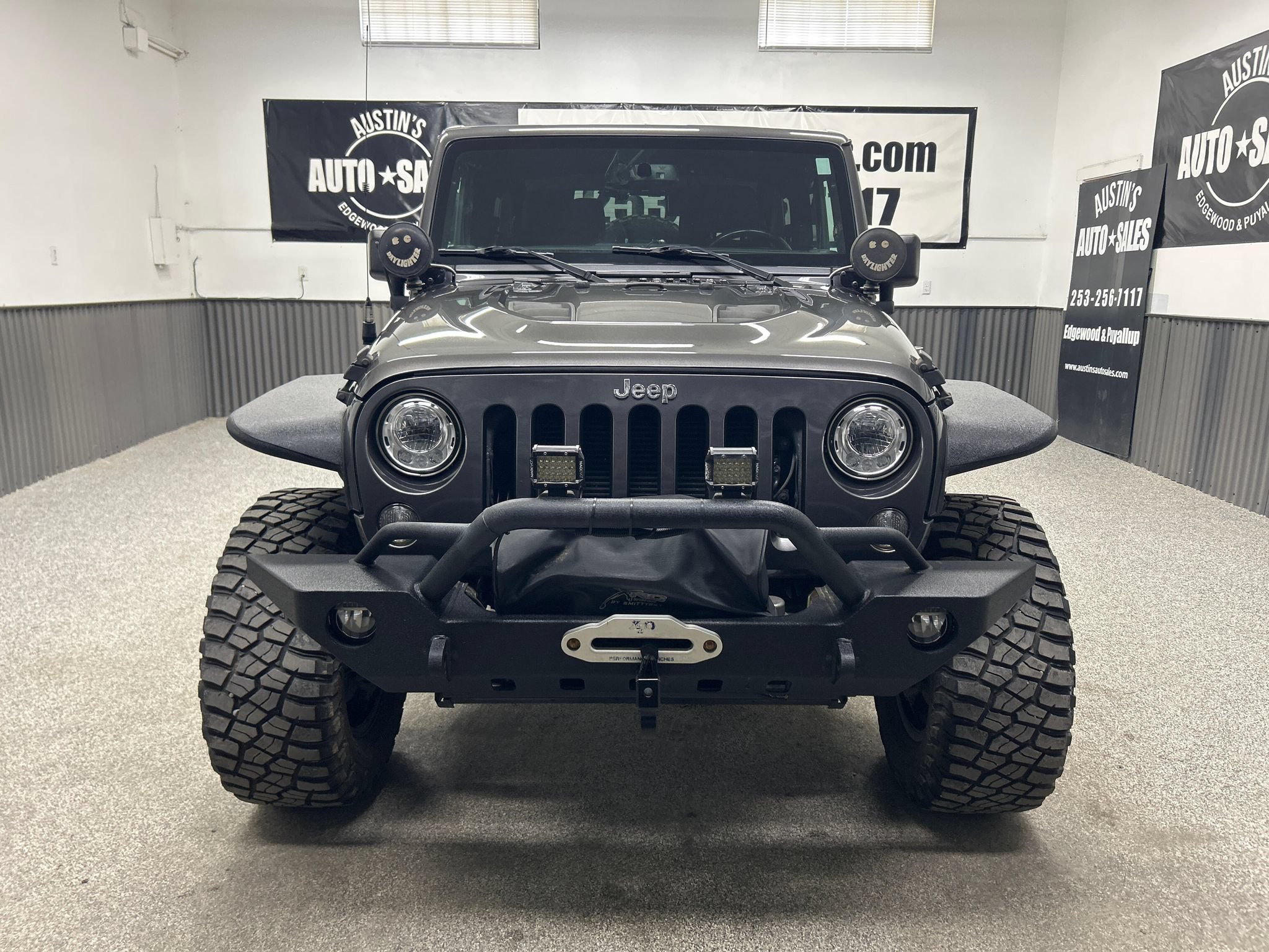 Used 2017 Jeep Wrangler Rubicon w/ Power Convenience Group AWD/4WD image 2