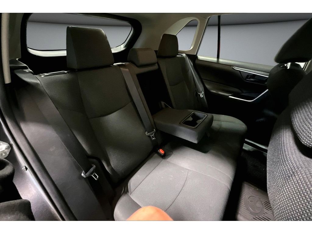 Used 2021 Toyota RAV4 LE image 28
