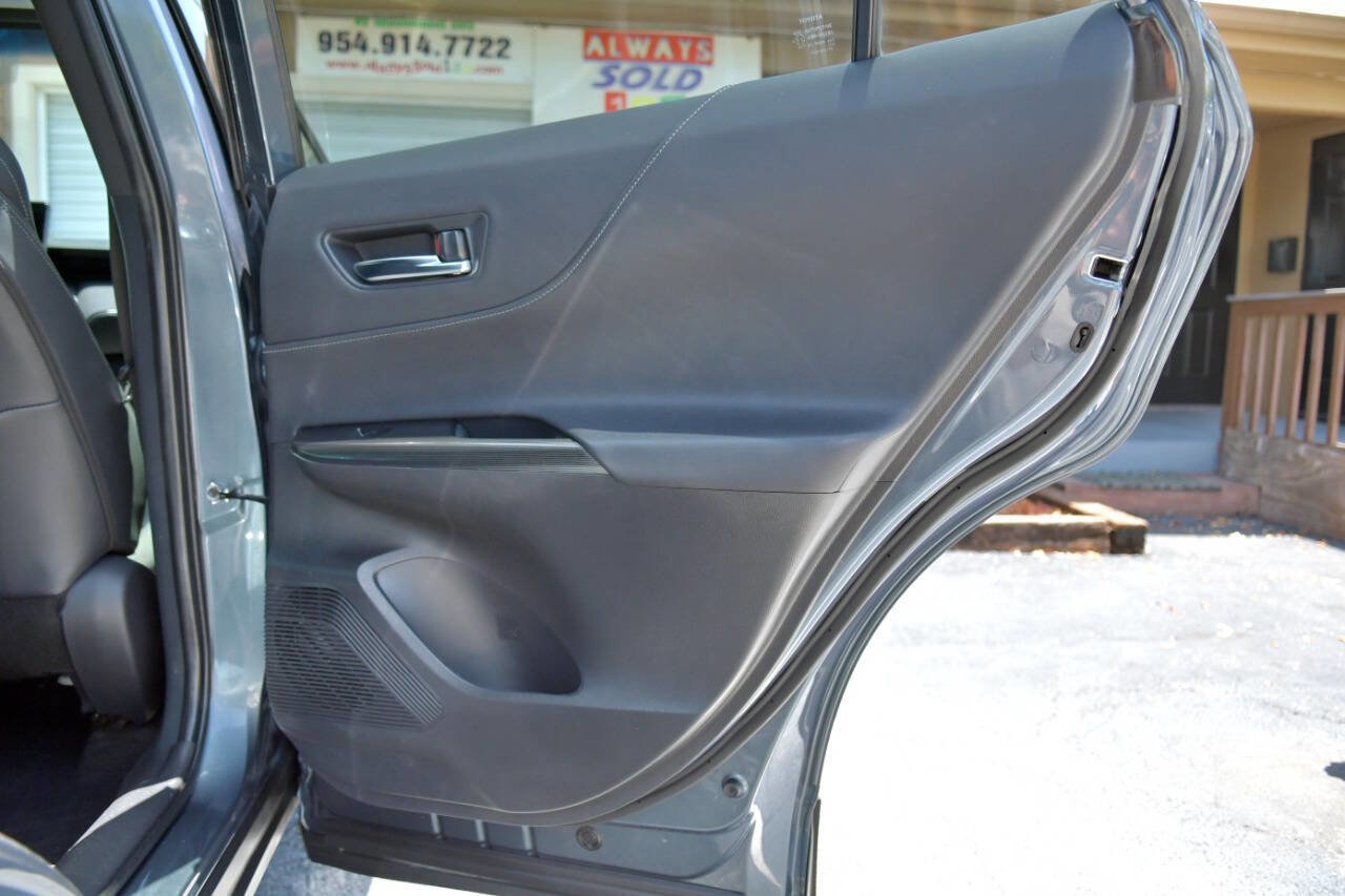 Used 2021 Toyota Venza XLE w/ Softex Package image 32