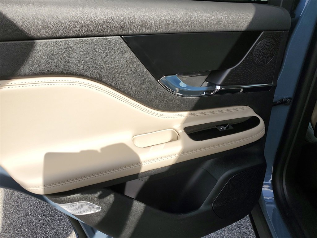 New 2026 Lincoln Corsair Premiere image 9