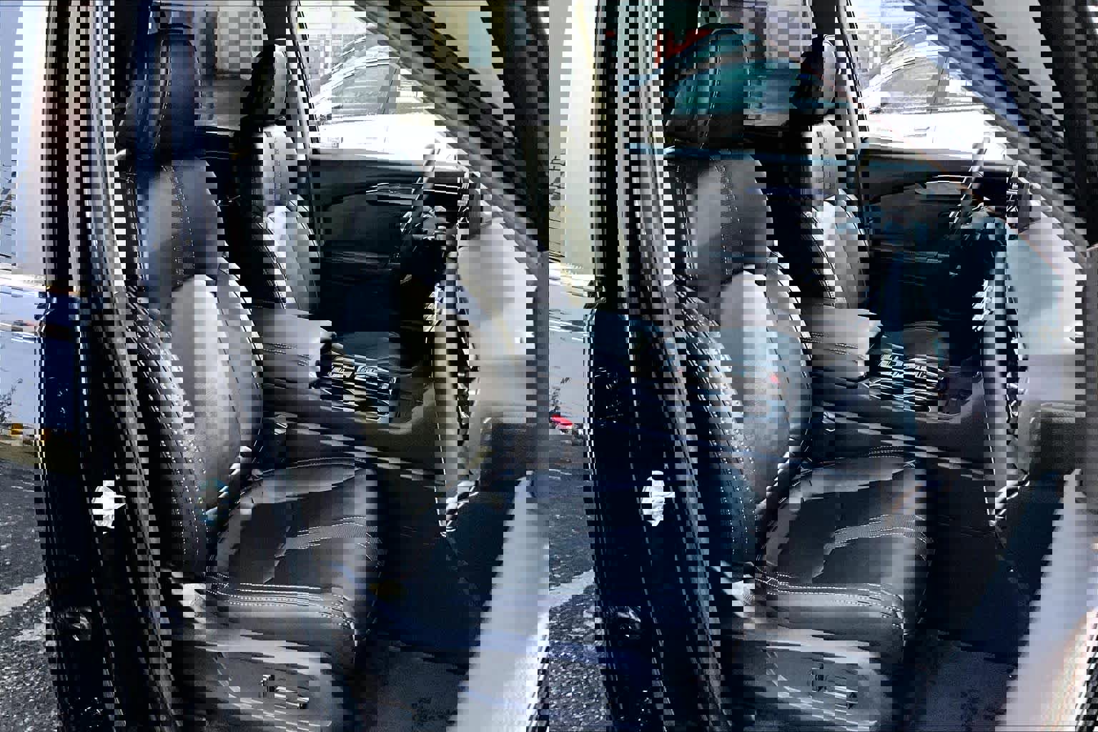 Used 2025 Honda Pilot EX-L image 8