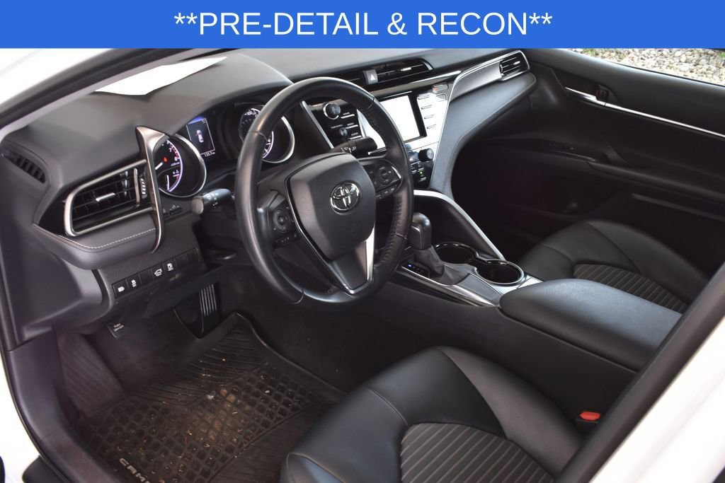 Used 2020 Toyota Camry SE FWD image 11
