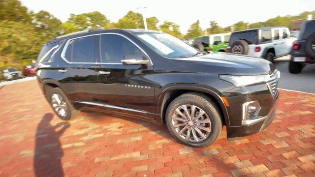 Used 2023 Chevrolet Traverse Premier FWD image 3