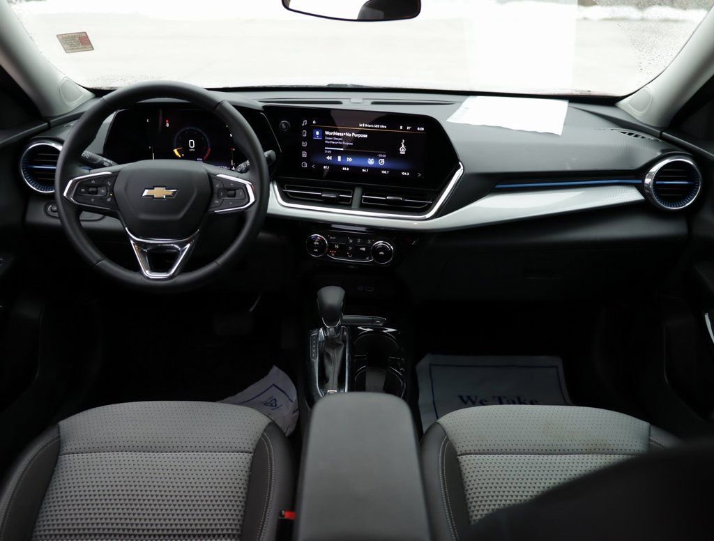 Used 2025 Chevrolet Trax LT w/ LT Convenience Package image 19