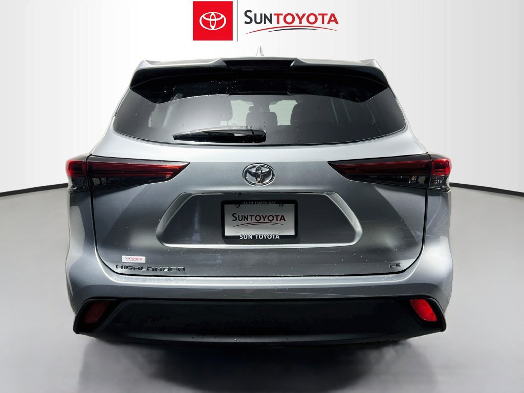 Used 2021 Toyota Highlander LE FWD image 4