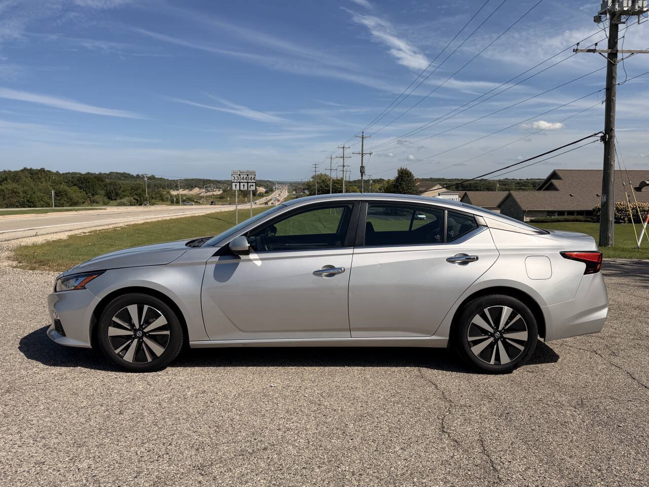 Used 2022 Nissan Altima 2.5 SV FWD image 3