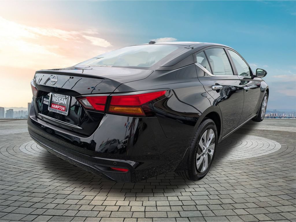 Certified 2025 Nissan Altima 2.5 S FWD image 5