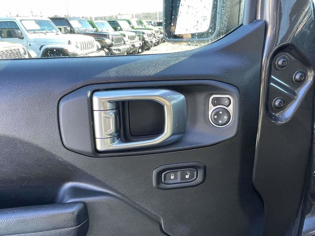 Used 2025 Jeep Wrangler Unlimited Rubicon image 25