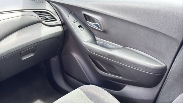 Used 2017 Chevrolet Trax LS w/ LPO, Cargo Package FWD image 28