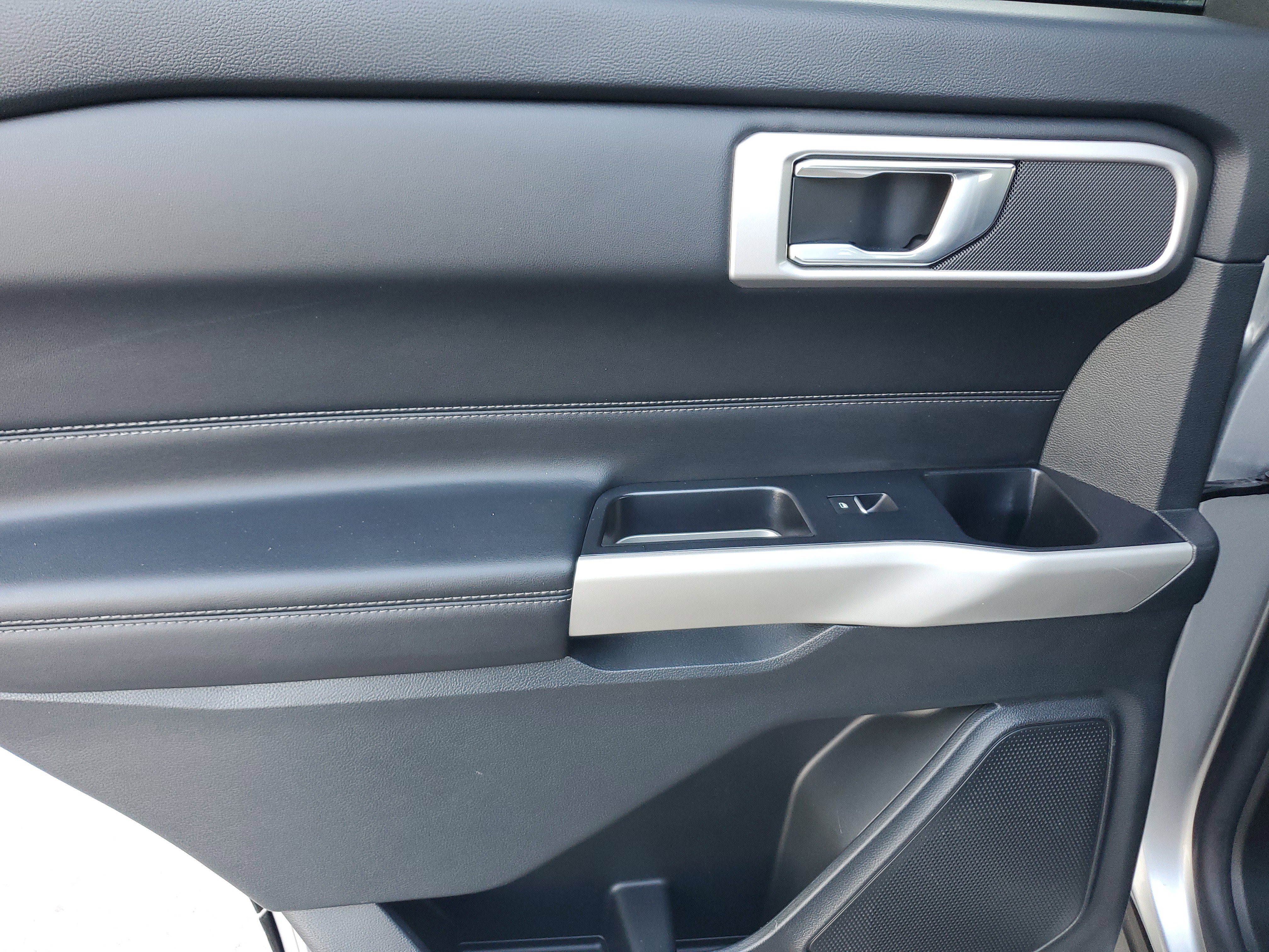 Used 2021 Ford Explorer XLT w/ Equipment Group 202A image 30