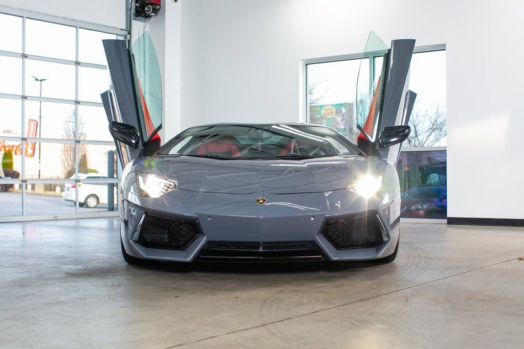 Used 2013 Lamborghini Aventador LP 700-4 image 4