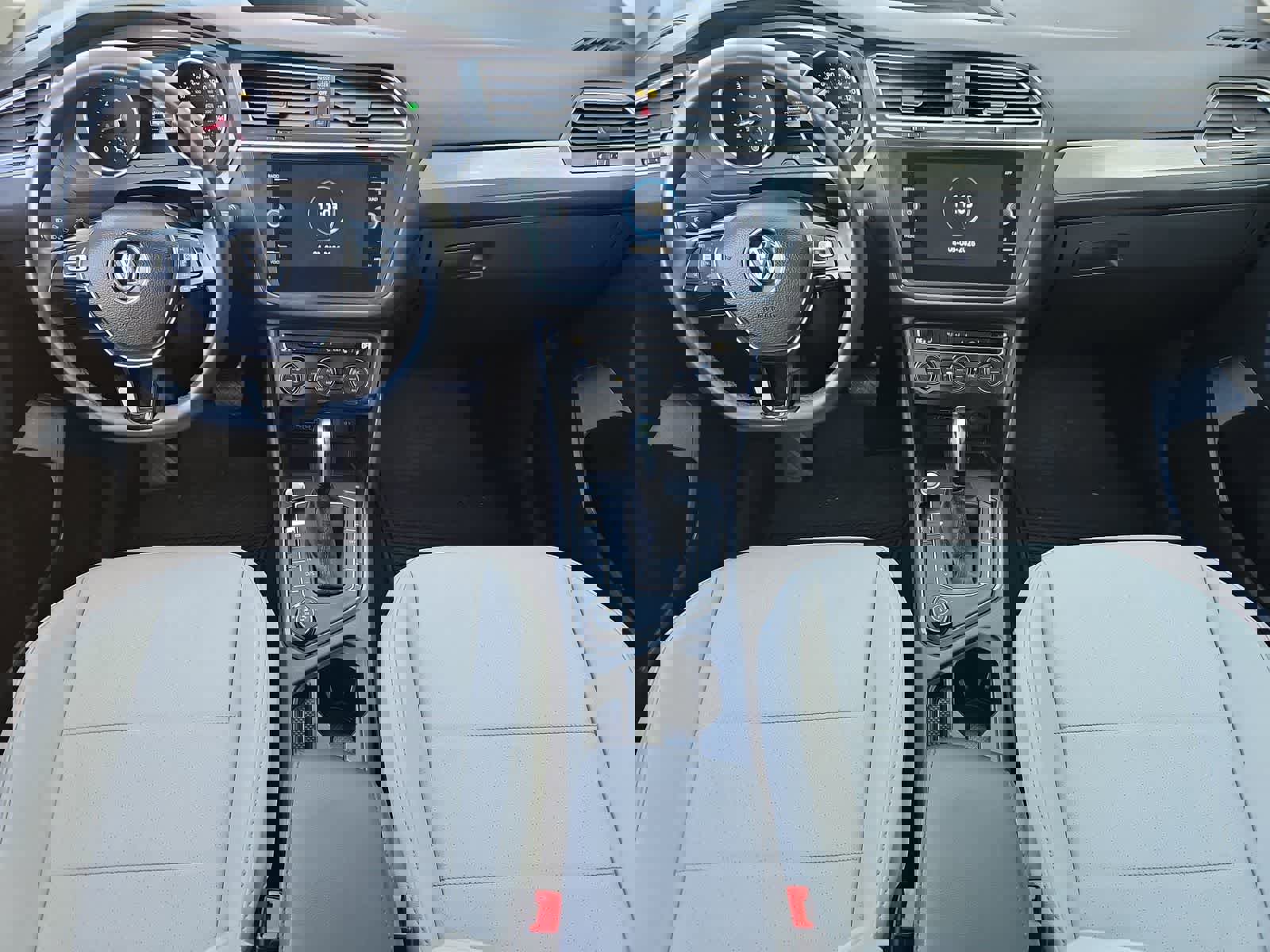 Used 2020 Volkswagen Tiguan SE w/ Panoramic Sunroof Package image 15