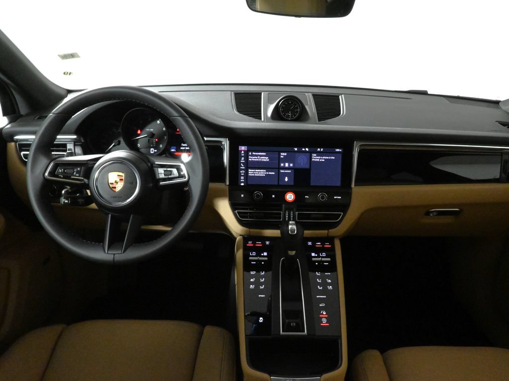 Used 2025 Porsche Macan AWD/4WD image 16