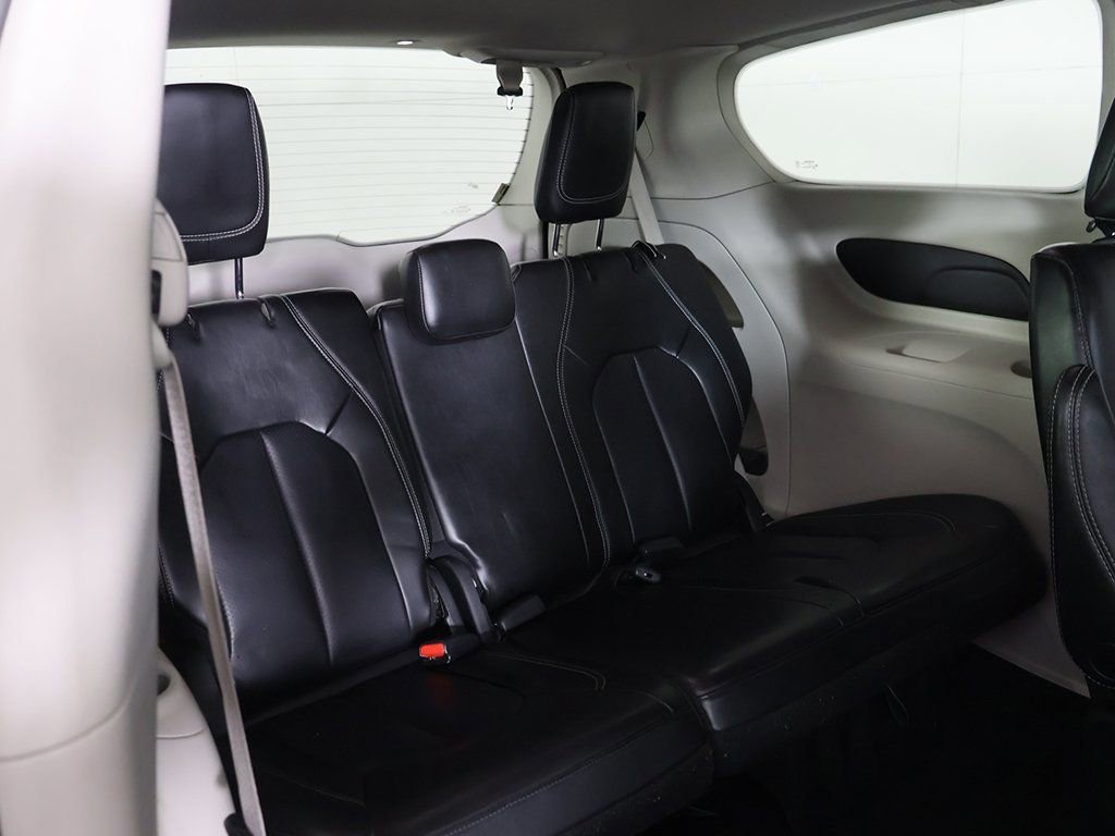 Used 2023 Chrysler Pacifica Touring-L image 33