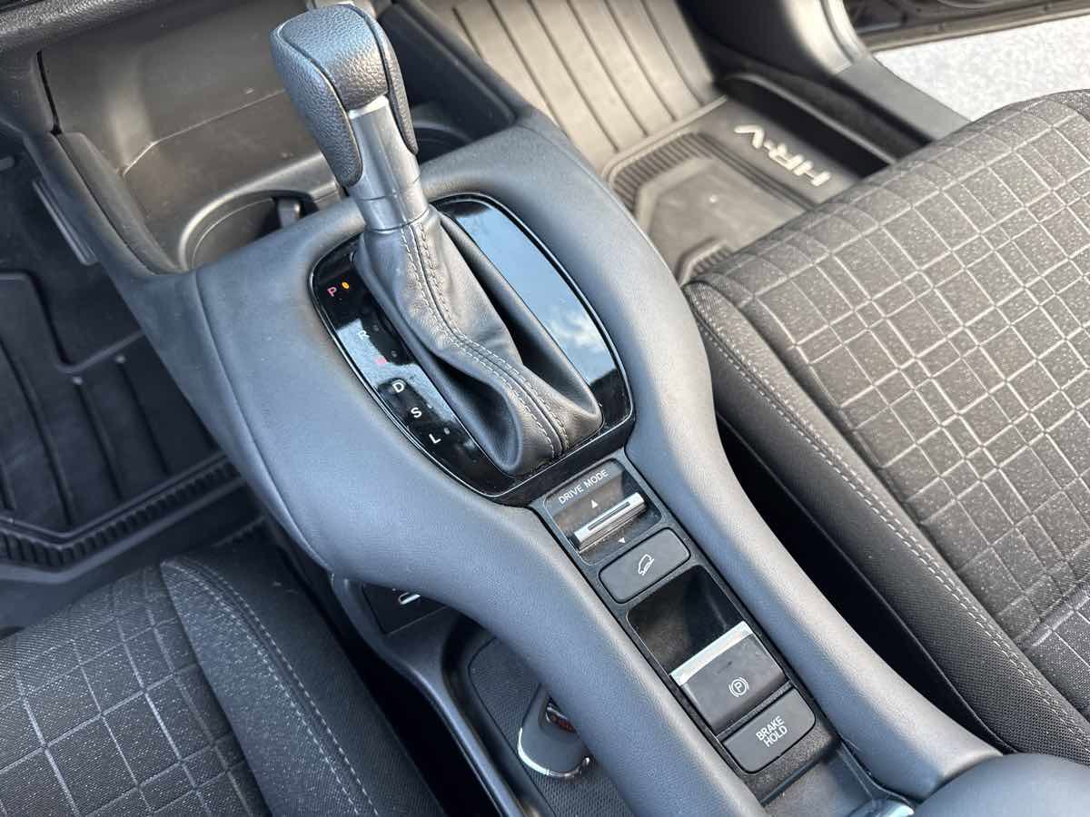 Used 2025 Honda HR-V LX image 28