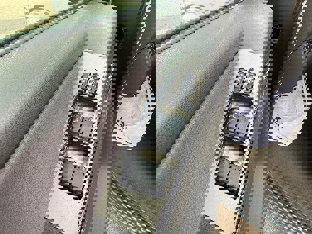 Used 2006 Nissan Pathfinder SE w/ (P01) Se Premium Pkg image 11