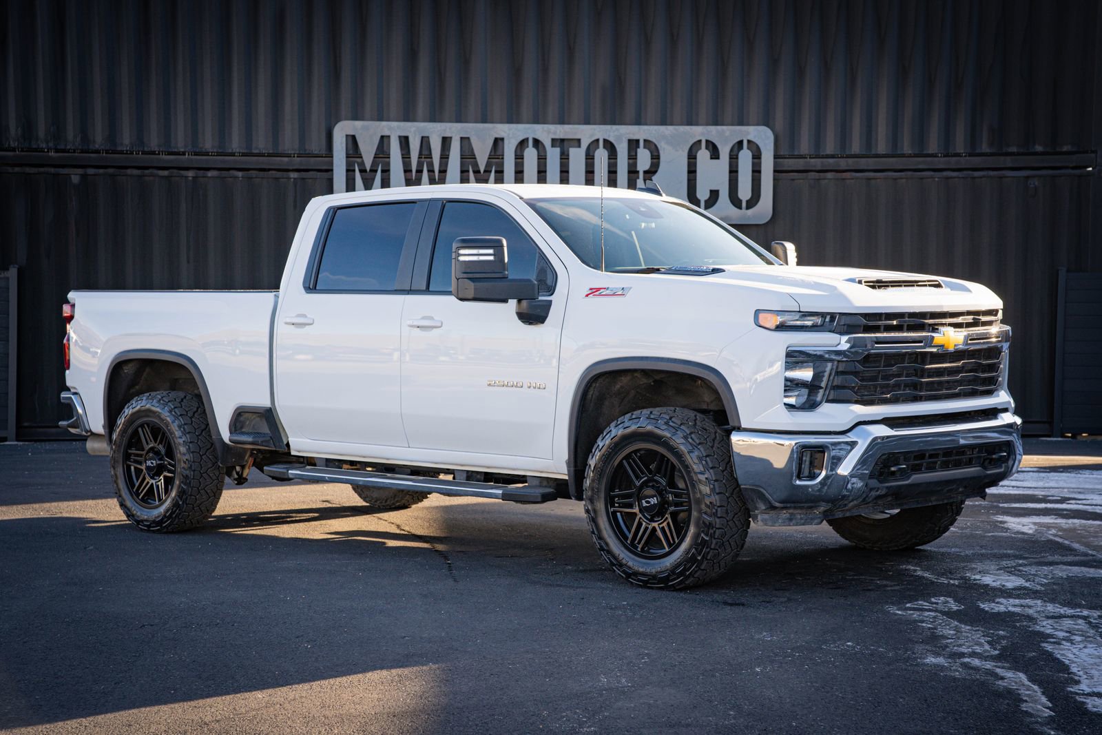 Used 2024 Chevrolet Silverado 2500 LT image 1