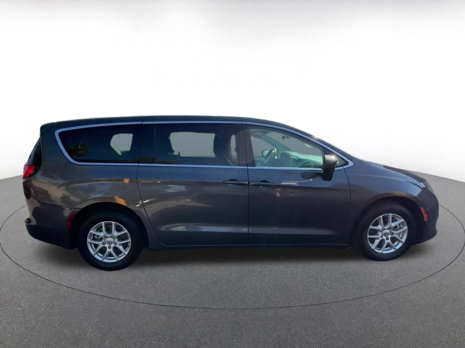Used 2023 Chrysler Voyager LX FWD image 15
