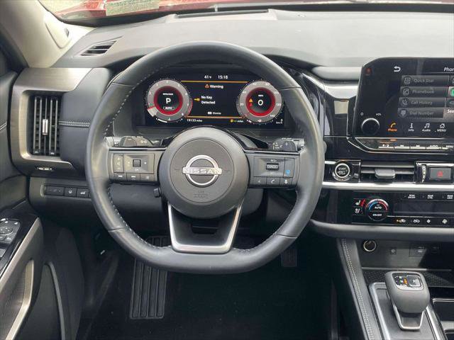 Used 2023 Nissan Pathfinder Platinum image 14