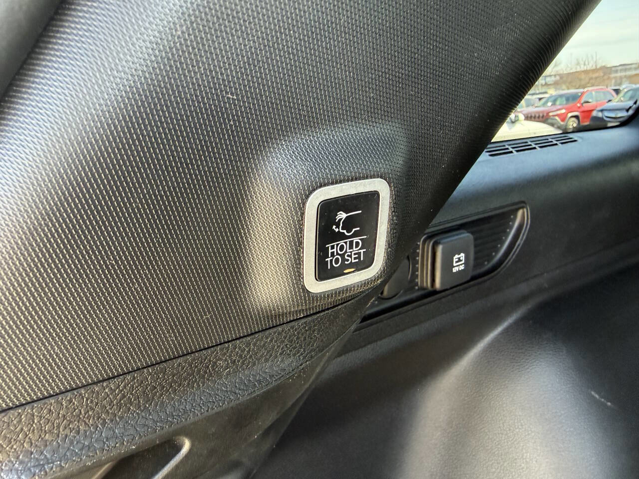 Used 2025 Jeep Grand Cherokee Altitude image 14