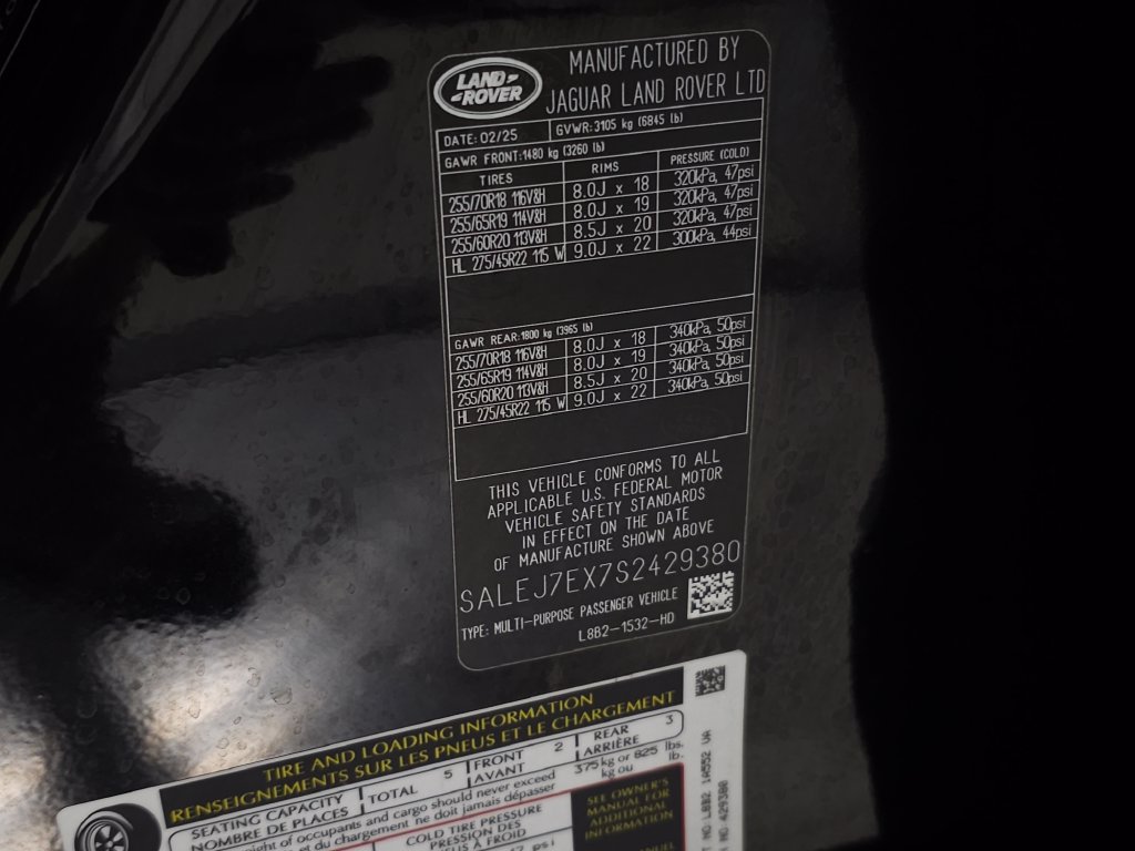 Certified 2025 Land Rover Defender 110 S AWD/4WD image 38