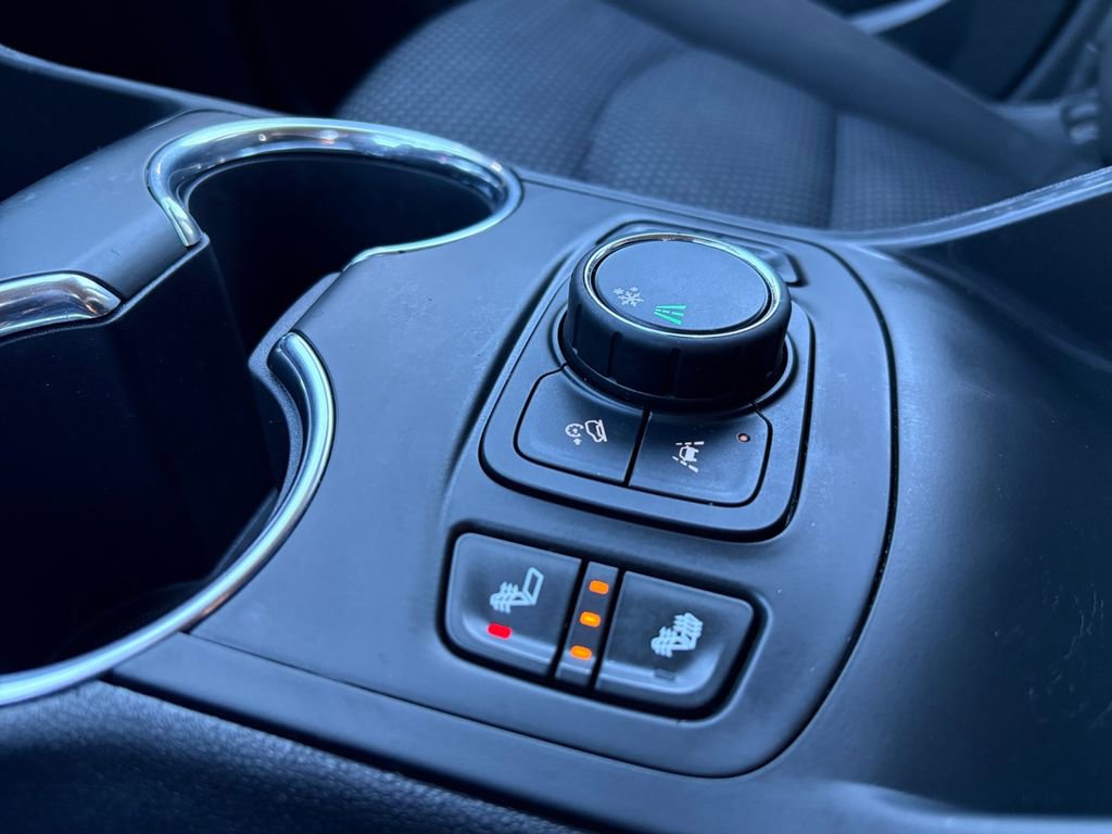 Used 2022 GMC Terrain SLE w/ Driver Convenience Package image 6