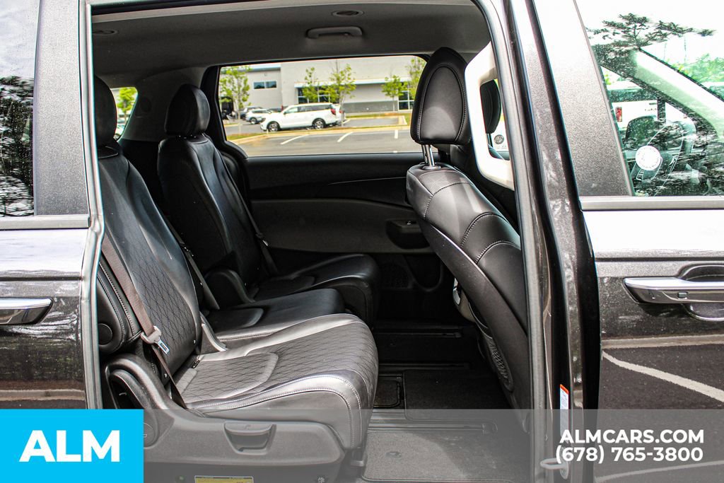 Used 2025 Kia Carnival FWD image 19