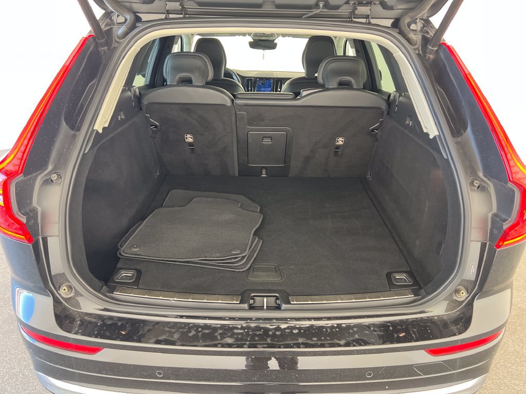 Used 2023 Volvo XC60 B5 Plus AWD/4WD image 25
