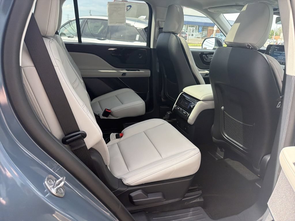 New 2026 Lincoln Aviator AWD image 8