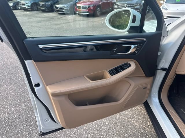 Used 2021 Porsche Macan AWD/4WD image 13