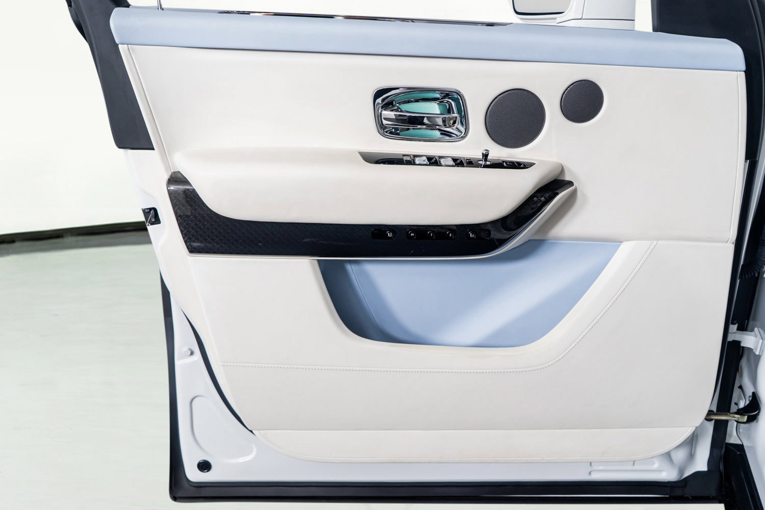 Used 2023 Rolls-Royce Cullinan Black Badge image 36