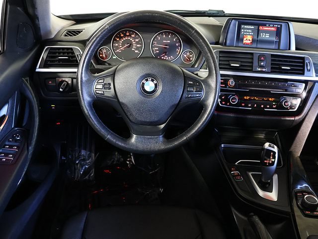 Used 2018 BMW 320i xDrive Sedan w/ Convenience Package AWD/4WD image 3