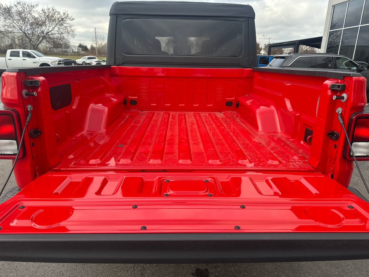 New 2025 Jeep Gladiator Sport image 9