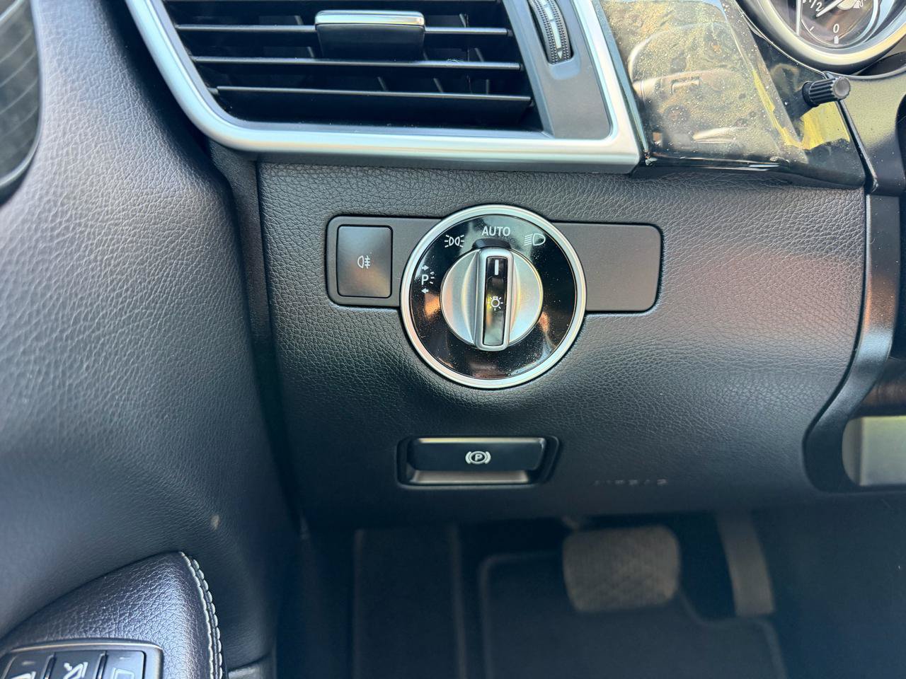 Used 2013 Mercedes-Benz GL 550 4MATIC image 24