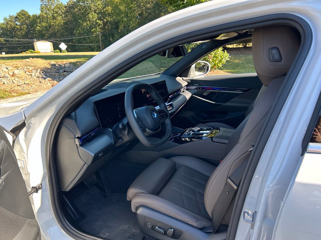 Used 2024 BMW i5 eDrive40i w/ M Sport Package RWD image 38