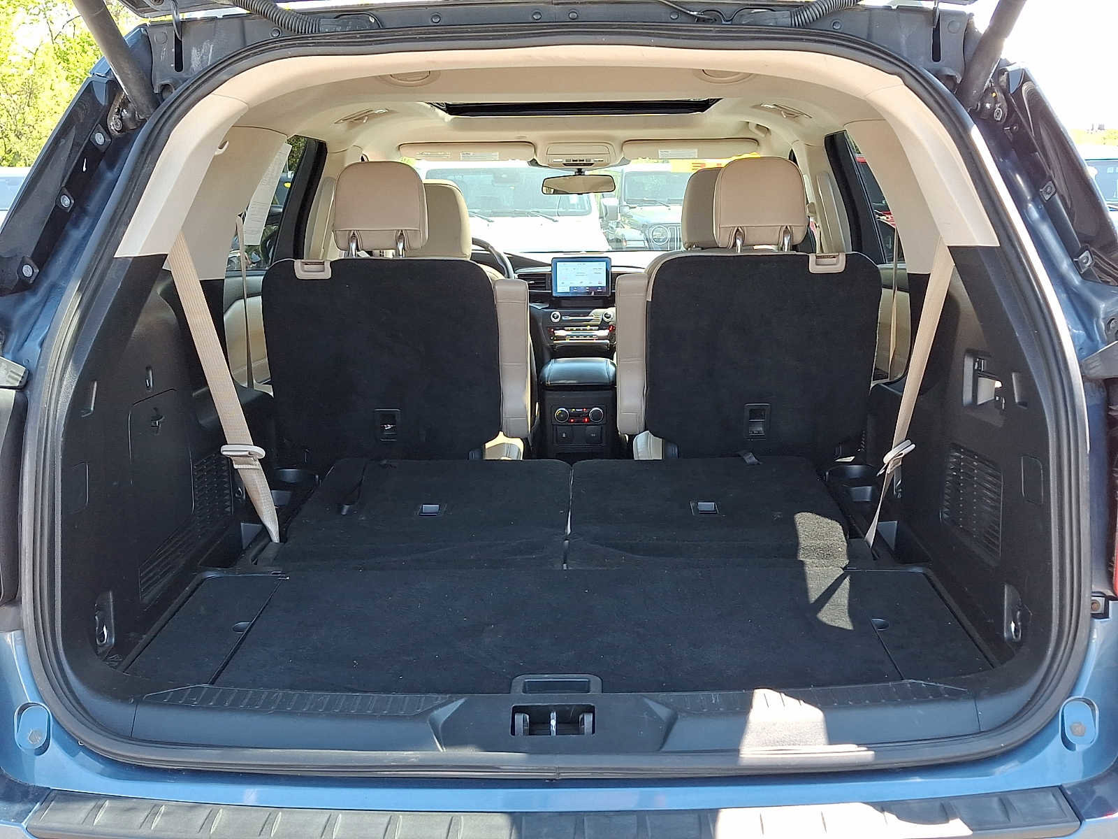Used 2020 Ford Explorer XLT w/ Equipment Group 202A AWD/4WD image 31