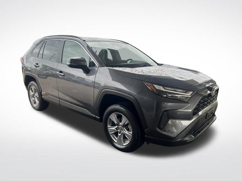 Used 2022 Toyota RAV4 XLE w/ Convenience Package AWD/4WD video 3