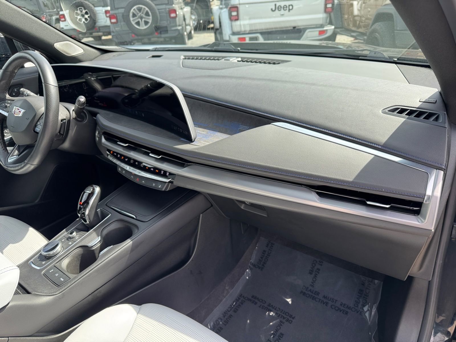 Used 2024 Cadillac XT4 Sport AWD/4WD image 9